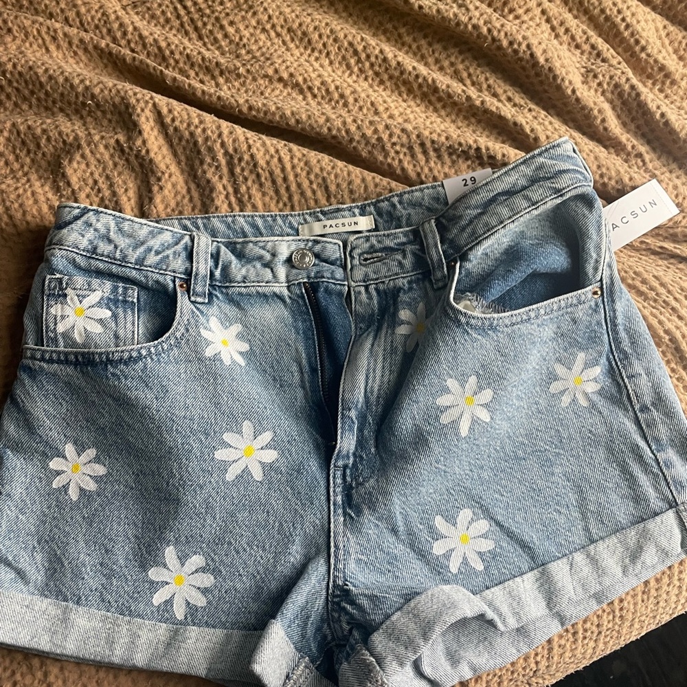 PacSun High Waisted Daisy Shorts - Picture 3 of 4